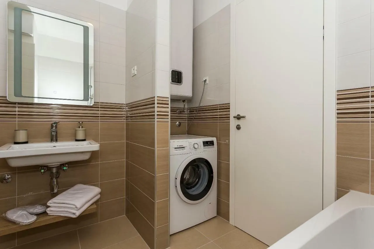 Perla Apartmani Split 0*,