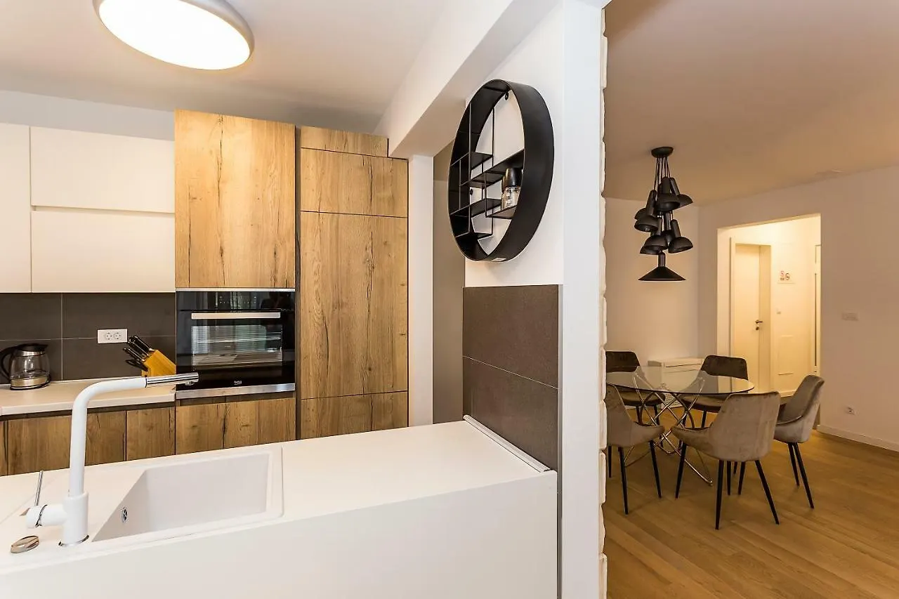 Perla Apartmani Split 0*,